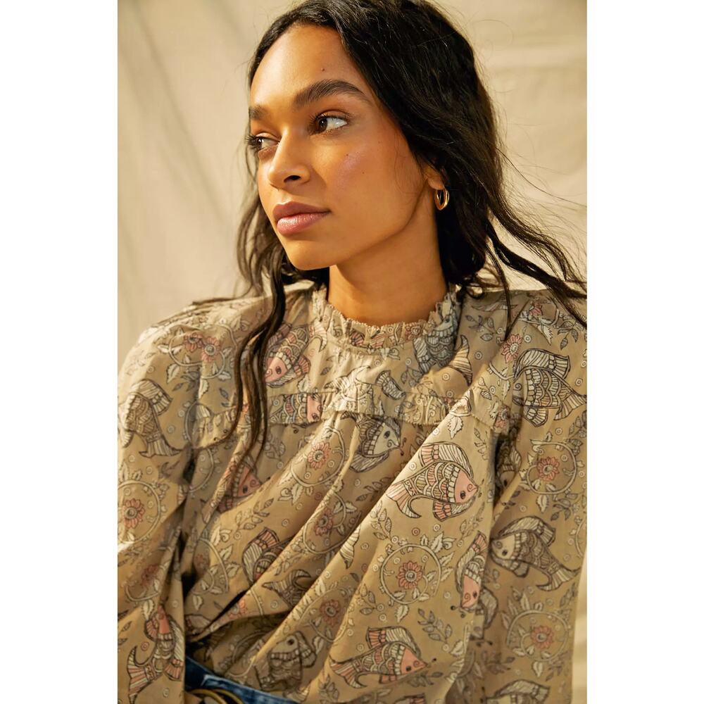 nwt ANTHROPOLOGIE LET ME BE sz 10 Maple ruffle blouse in fish print